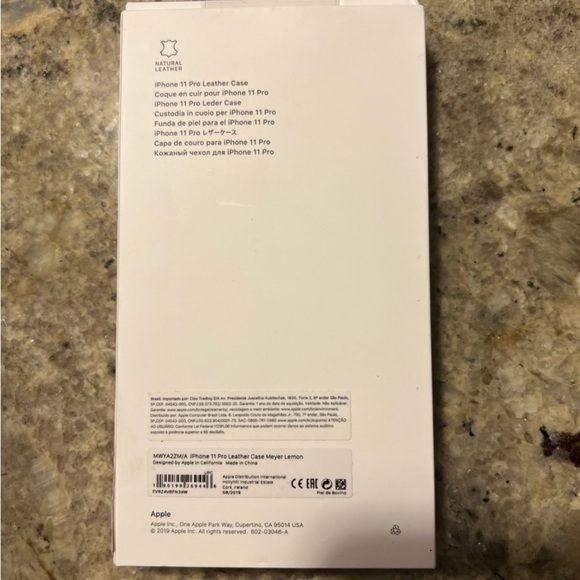 Apple iPhone 11 Pro Leather Case bundle - Picture 3 of 7